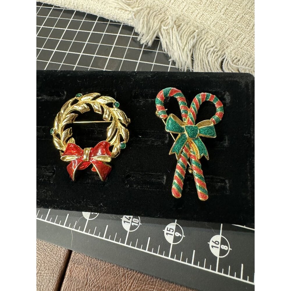 Vintage Christmas Brooches: Festive Wreath & Candy Cane Pins - Gold Tone Enamel